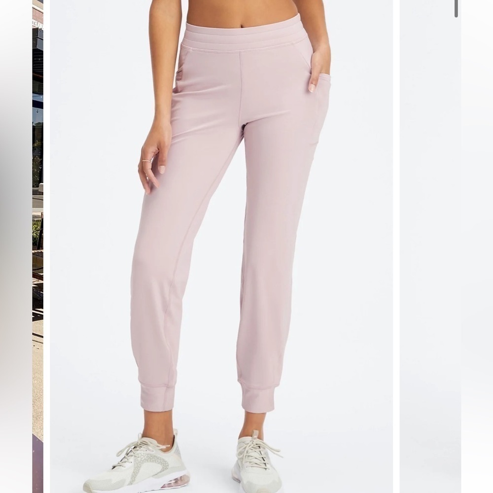 NWT Fabletics High-Waisted Cold Weather Pocket Jogger